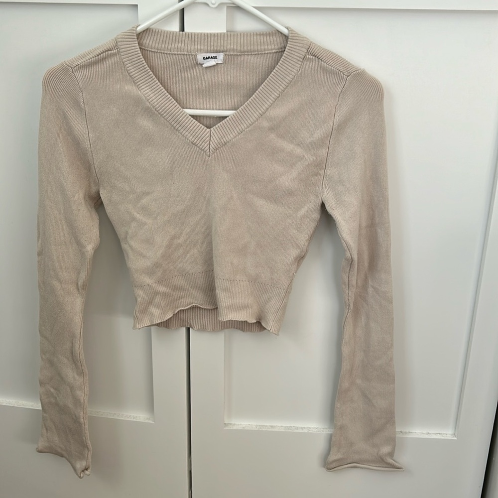 Garage cream colored ribbed v-neck long sleeve tee in size XS